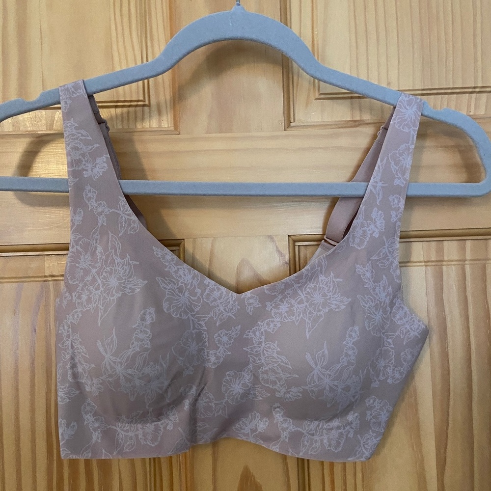 Two WonderBra Bralettes E3496 in white and taupe